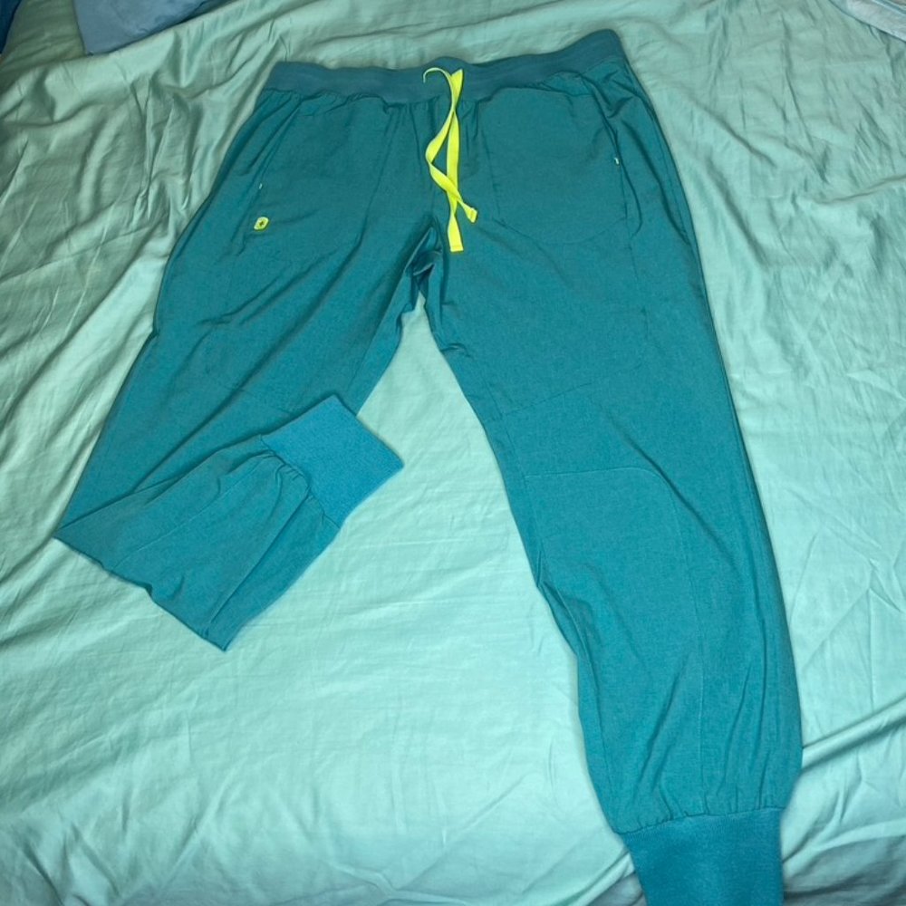 FiGS Womens Marine Fion e.a.c scrub pants